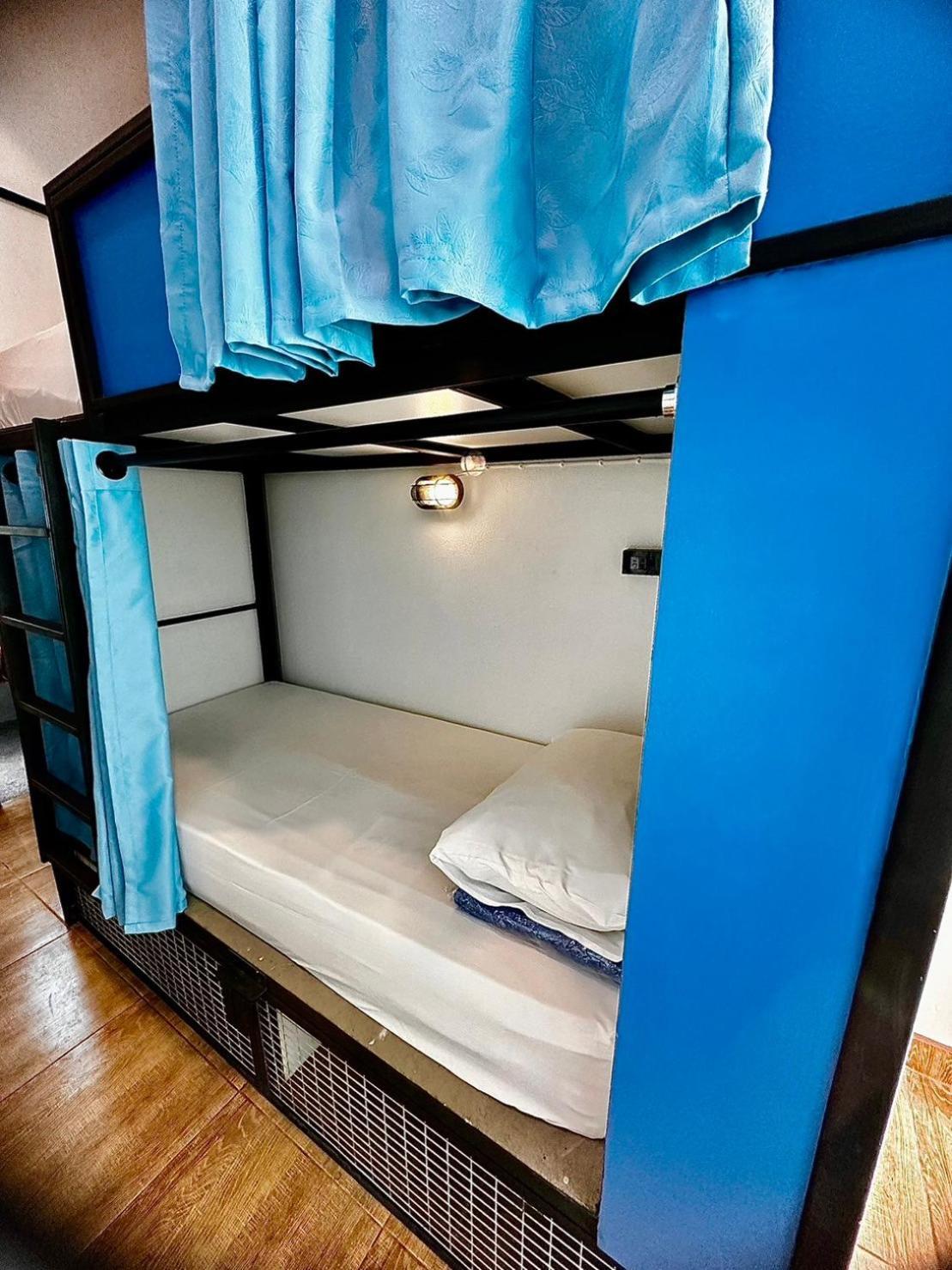 Revolution - Old Town Hostal Chiang Mai