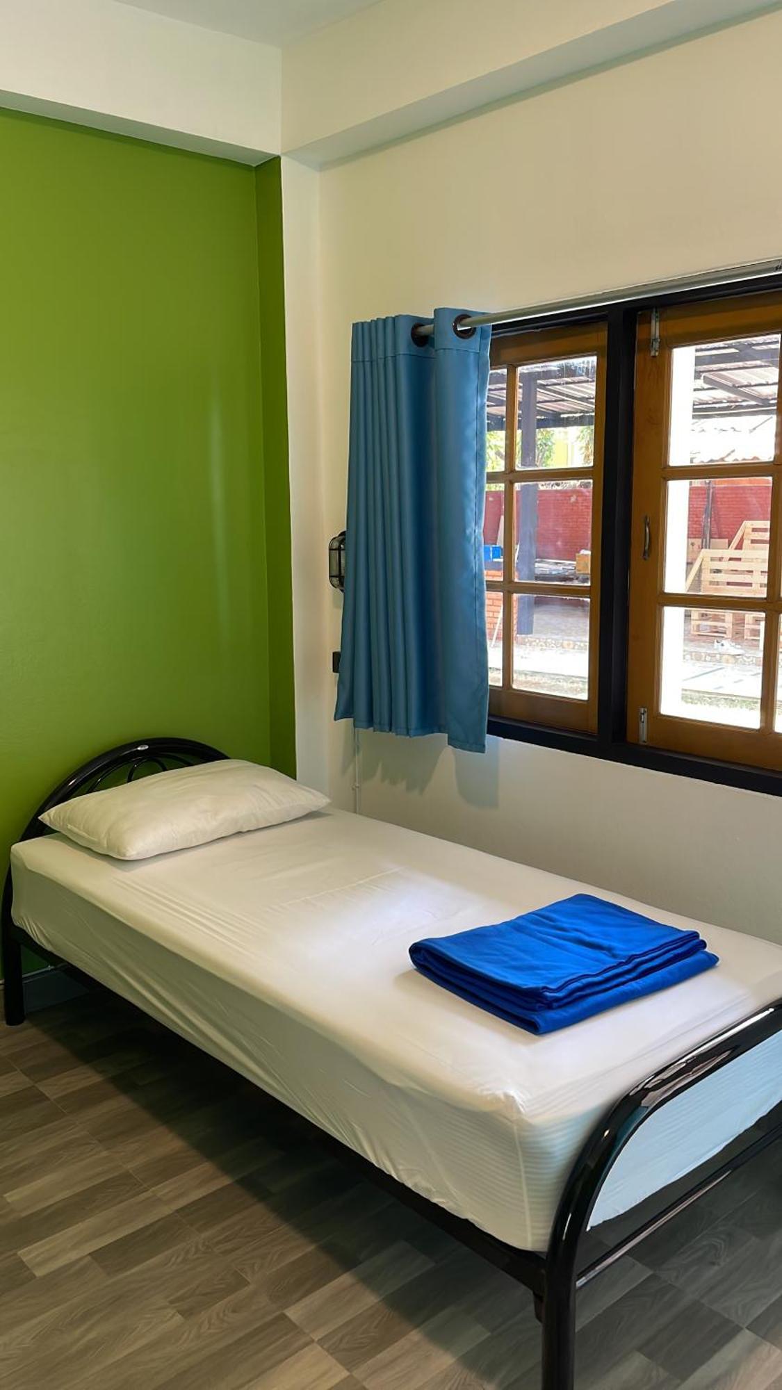 Hostal Revolution - Old Town Chiang Mai